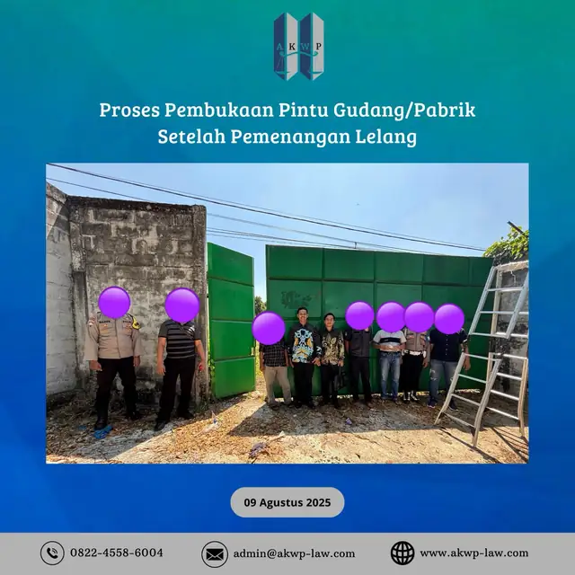 Proses pembukaan pintu gudang atau pabrik pasca lelang